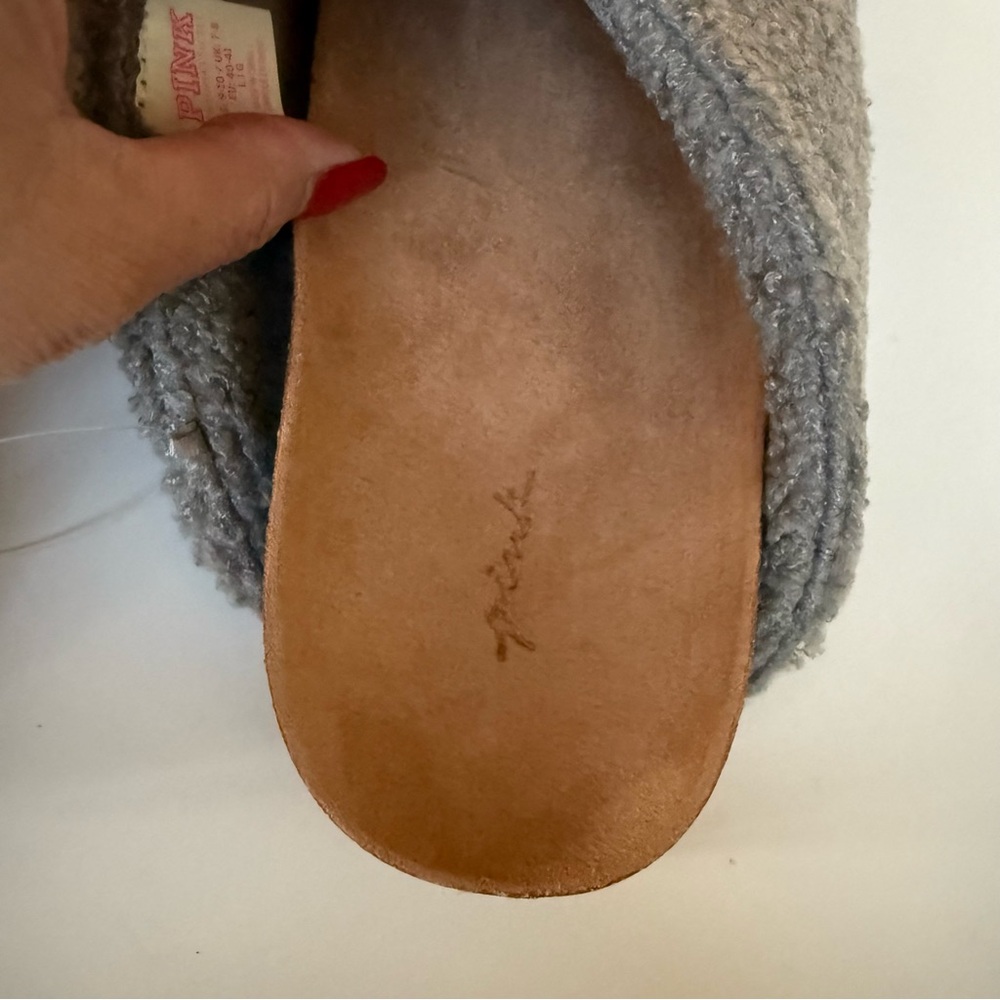 PINK Victoria's Secret Gray Slippers - Picture 3 of 6